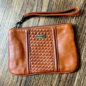 Express Wristlet Cagnate in Color